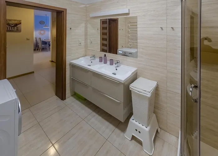 Klimatyzowany Przy Plazy - 2 Sypialnie, Basen, Garaz, 4 Pory Roku * Jastrzębia Góra